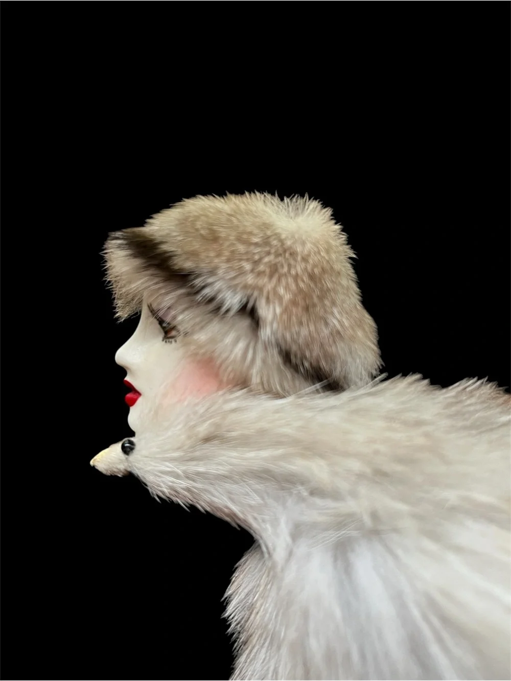 Vintage Ceramic Woman Wearing Mink Real Fur Brooch Lady Face‎ Art Deco Painted